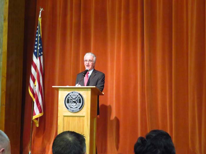 Councilmember Krekorian greets Public Safety Town Hall
